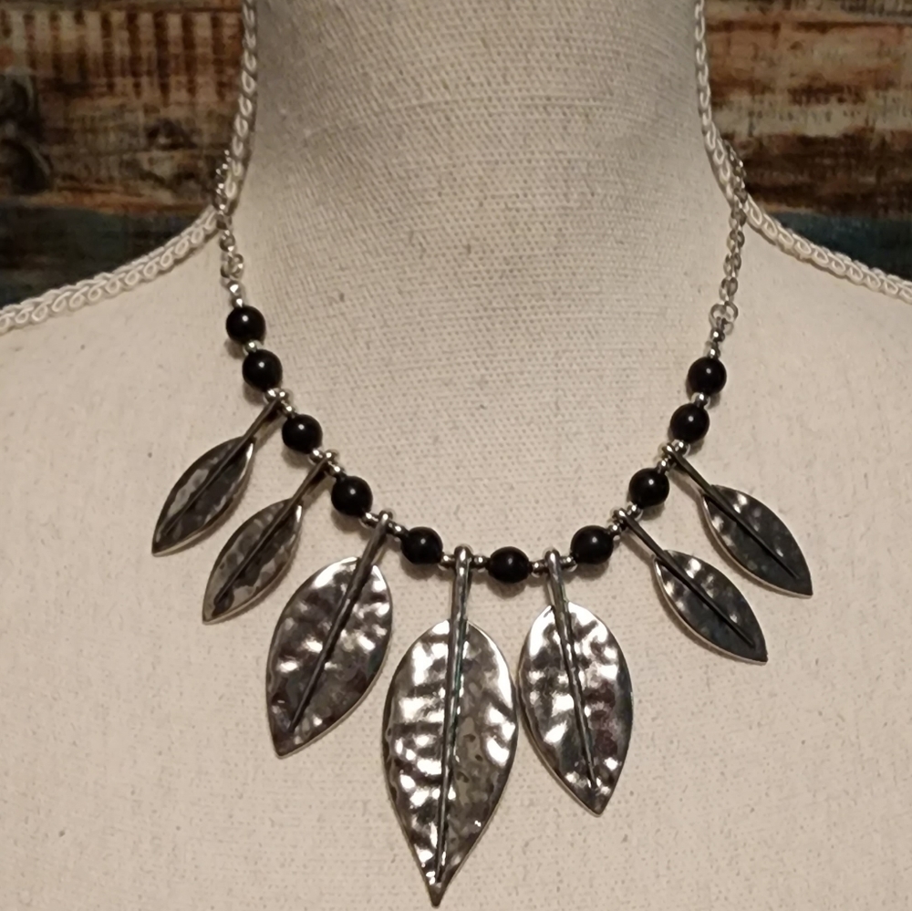 Paparazzi silverware black and silver bead necklace